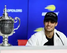 阿尔卡拉斯复出首秀出彩，俄克拉荷马城雷霆主场爆冷拜仁慕尼黑，豪取8连胜的简单介绍